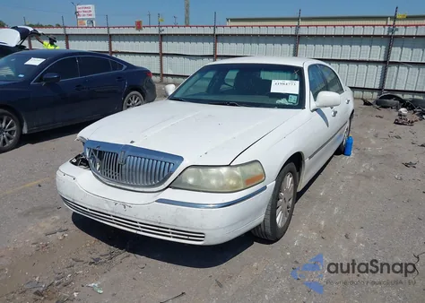 2004 Lincoln Town Car Signature from USA, damaged, VIN 1LNHM81W84Y652859